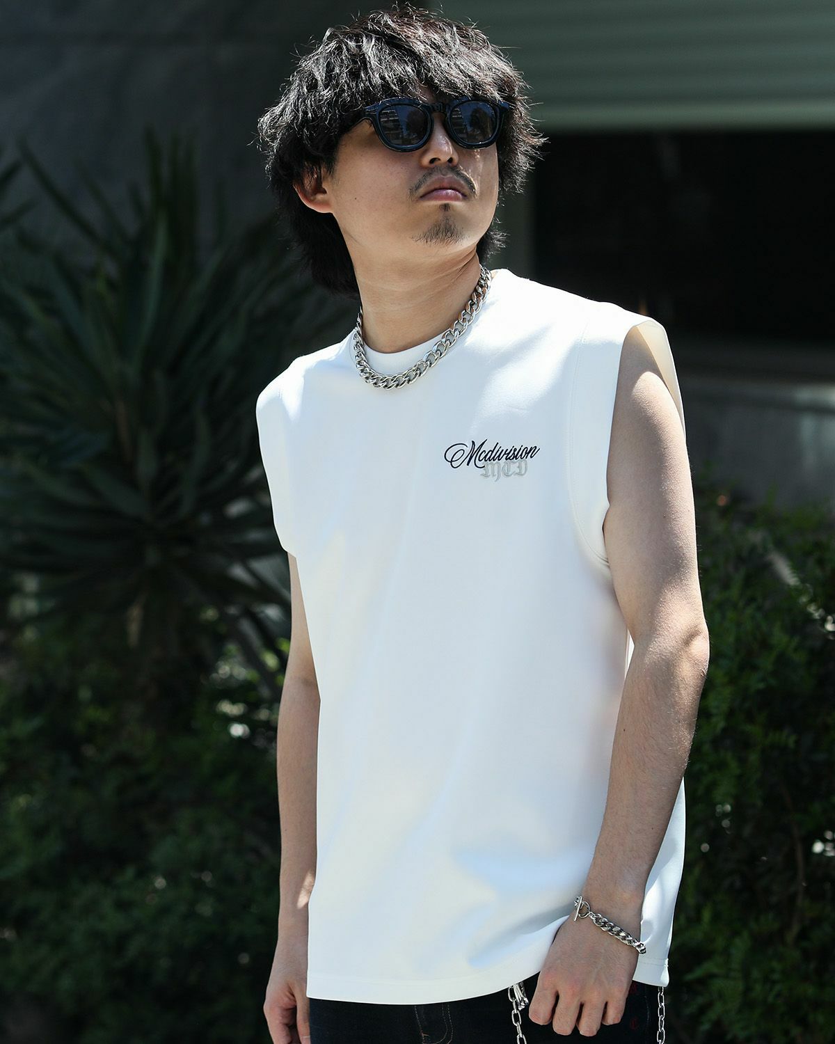 ホワイト:173cm/63kg(Lサイズ着用)