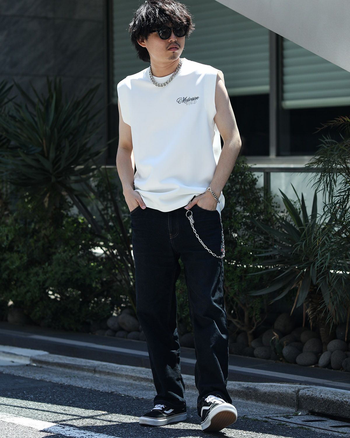 ホワイト:173cm/63kg(Lサイズ着用)