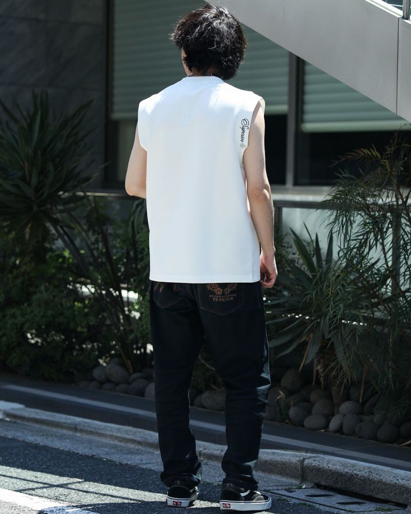 ホワイト:173cm/63kg(Lサイズ着用)