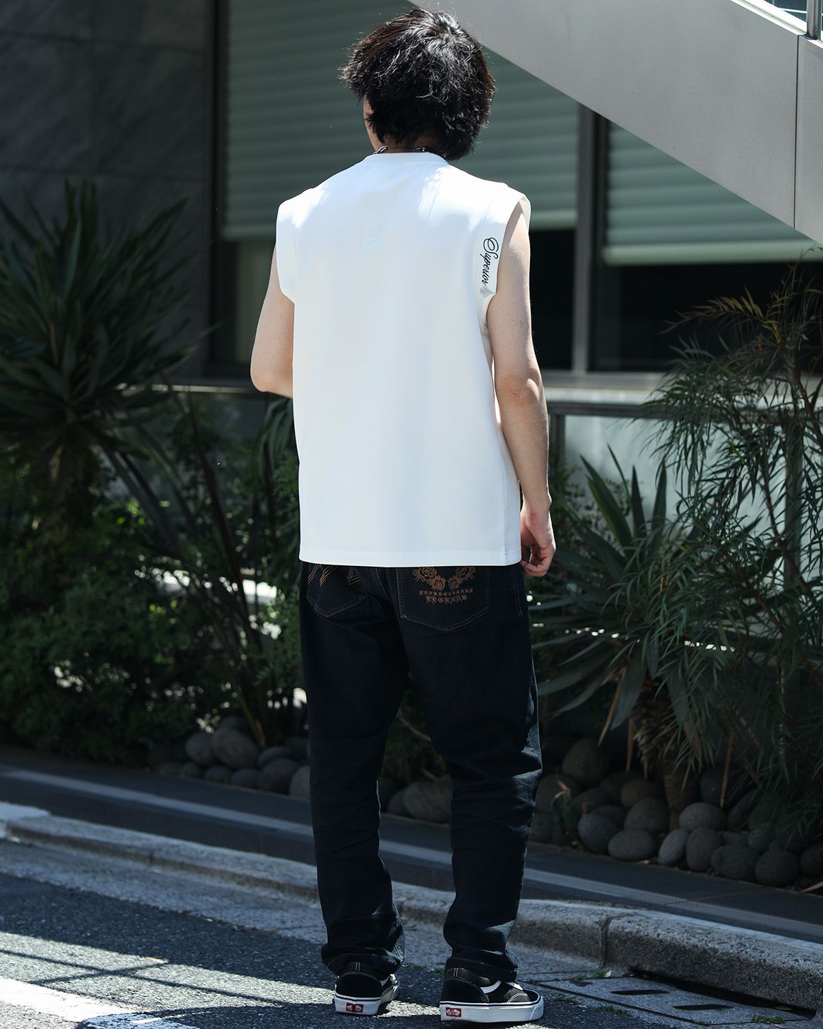 ホワイト:173cm/63kg(Lサイズ着用)