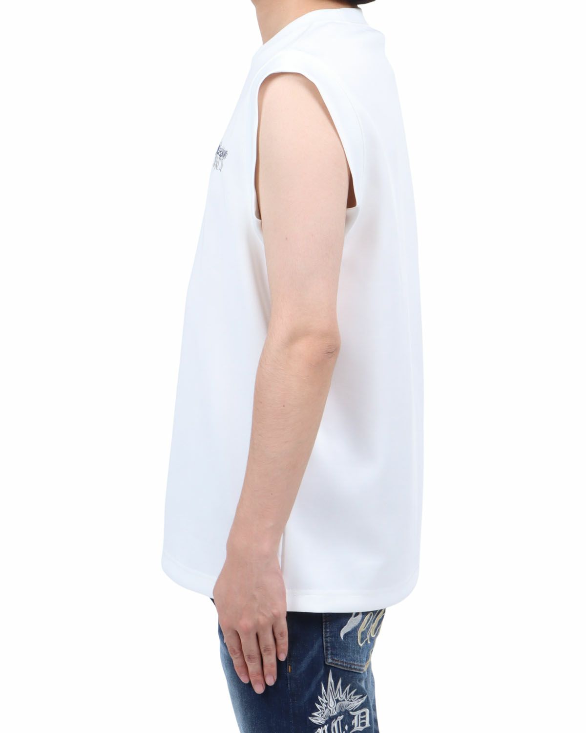 ホワイト：173cm60kg(Lサイズ着用)