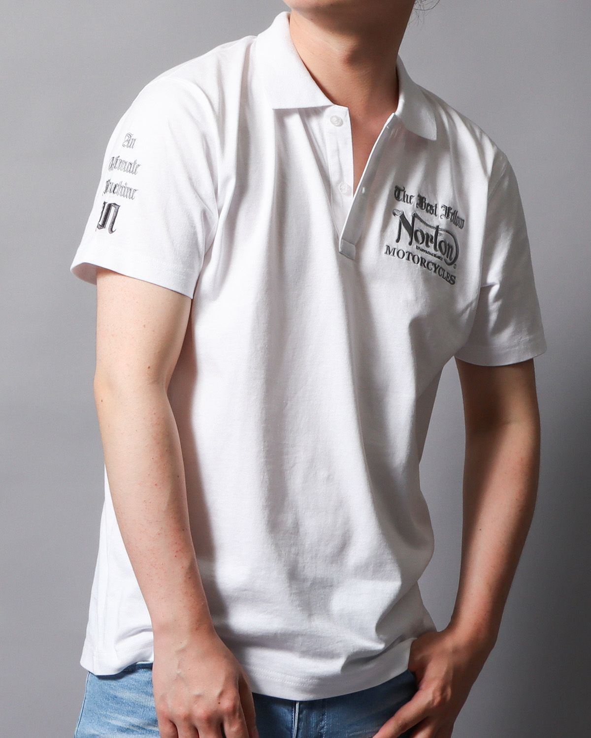 ホワイト：178cm/75kg(Lサイズ着用)