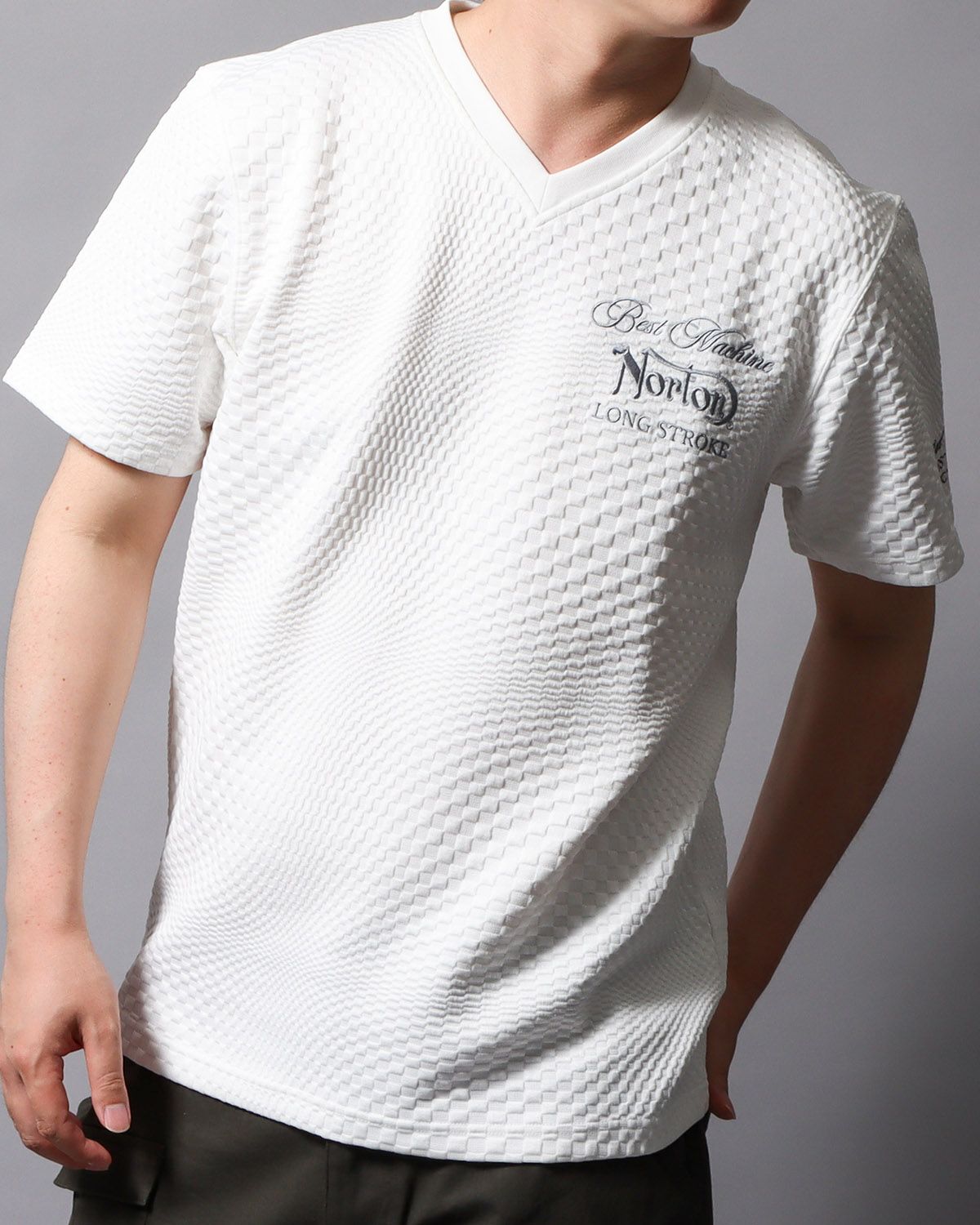 ホワイト：178cm/75kg(Lサイズ着用)