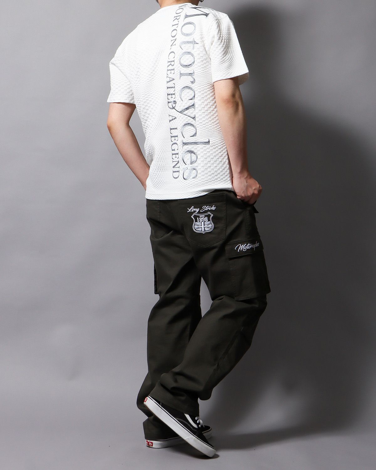 ホワイト：178cm/75kg(Lサイズ着用)