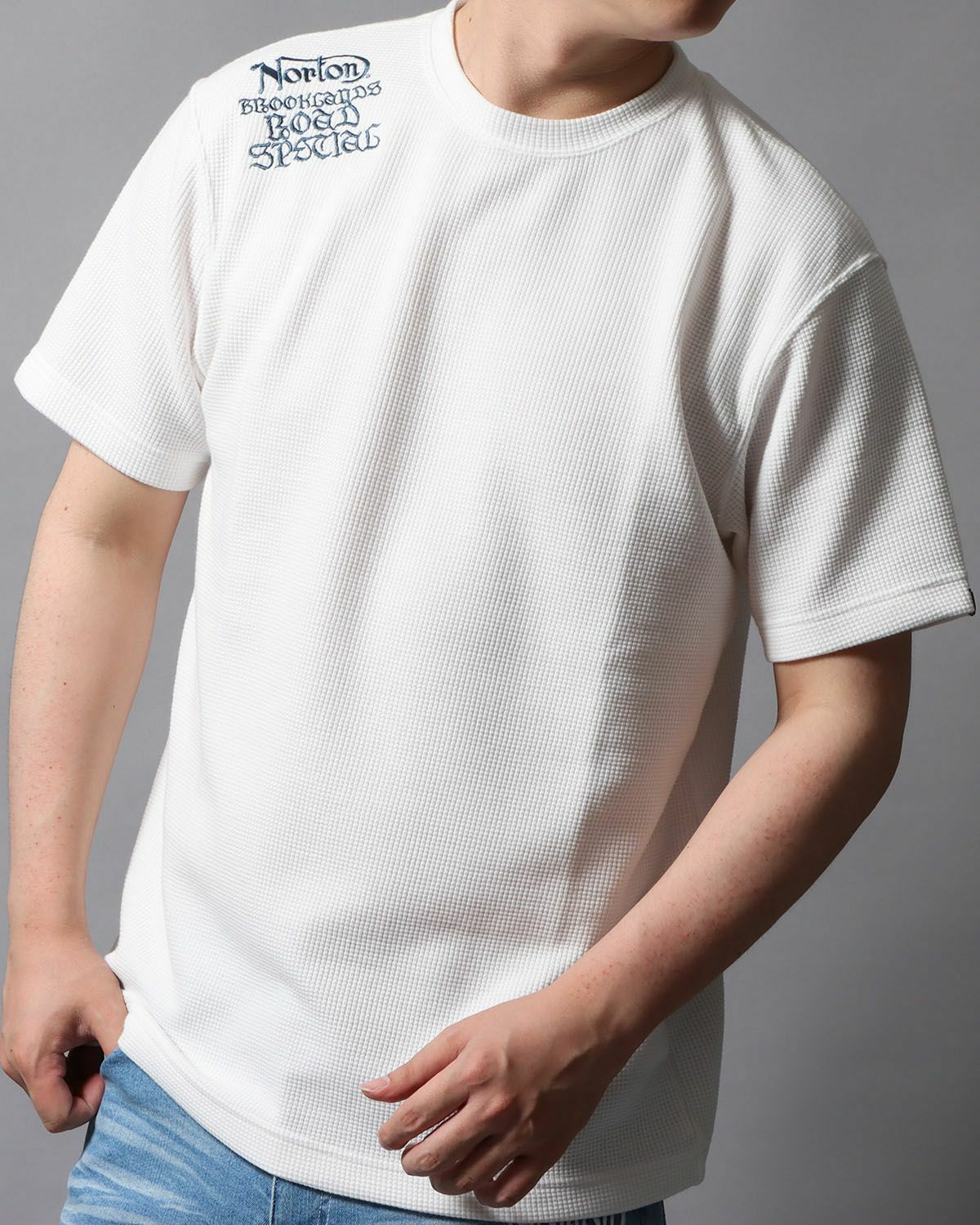 オフホワイト：178cm/75kg(Lサイズ着用)