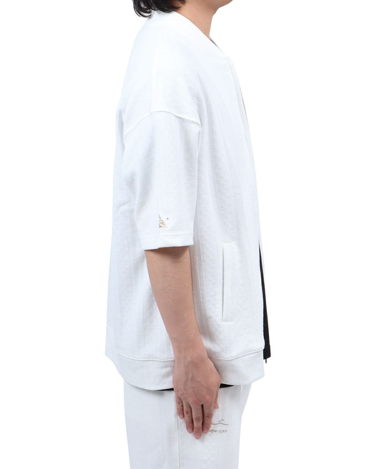 ホワイト：173cm60kg(Lサイズ着用