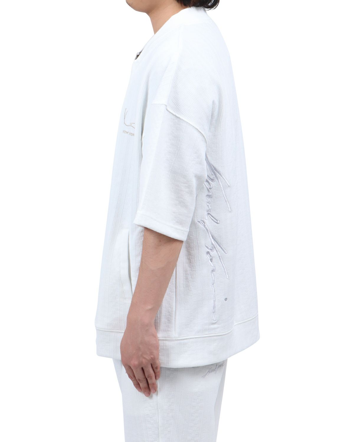 ホワイト：173cm60kg(Lサイズ着用