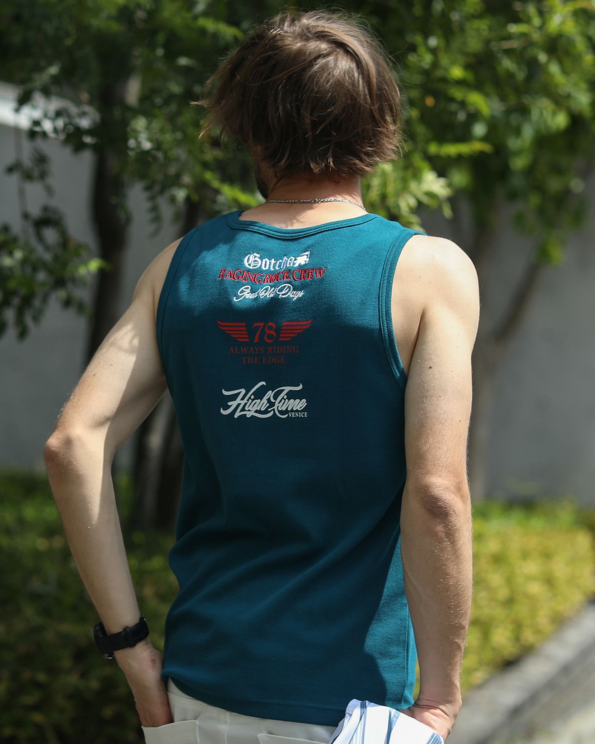 エメラルドグリーン：183cm/70kg(Lサイズ着用)