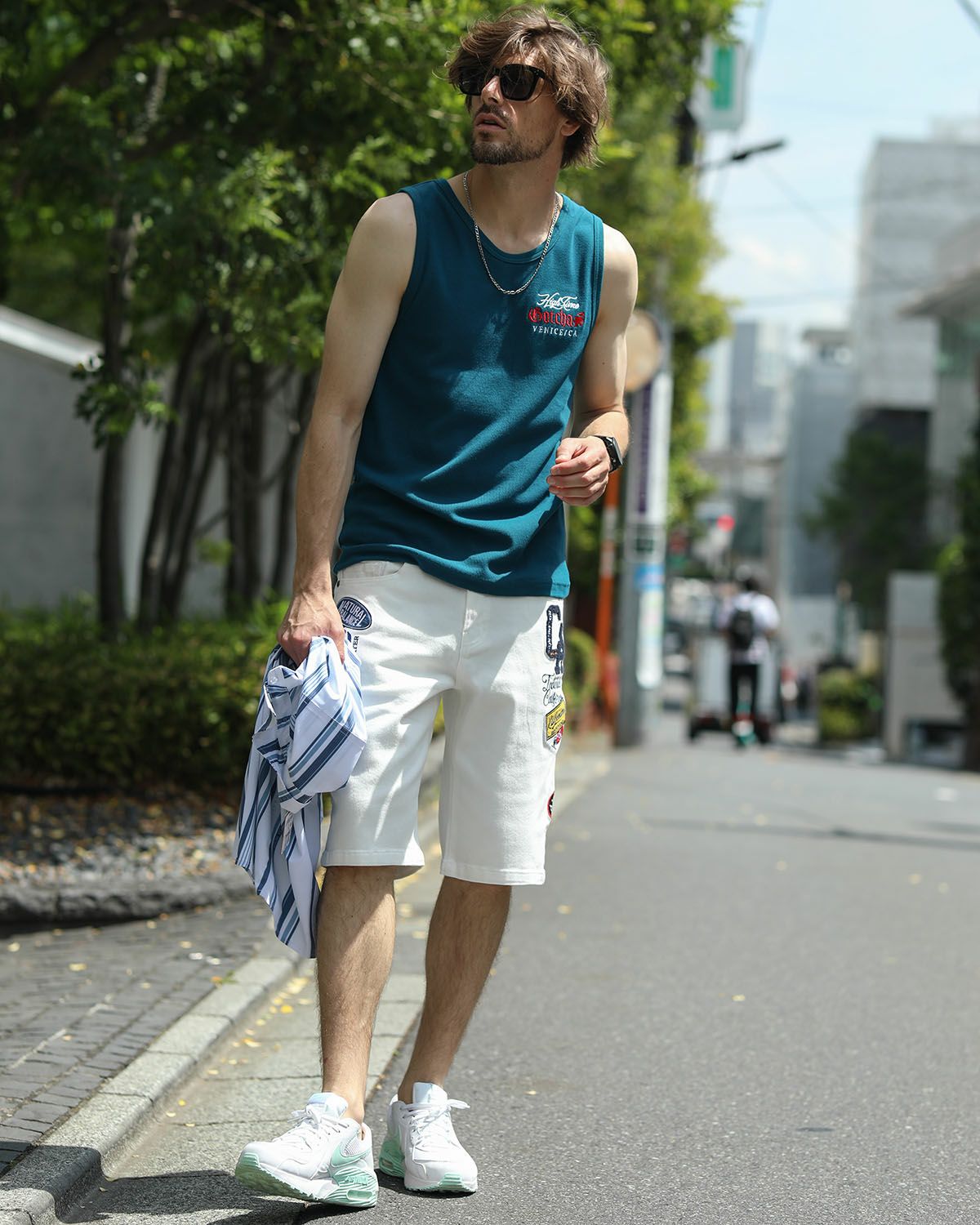 エメラルドグリーン：183cm/70kg(Lサイズ着用)