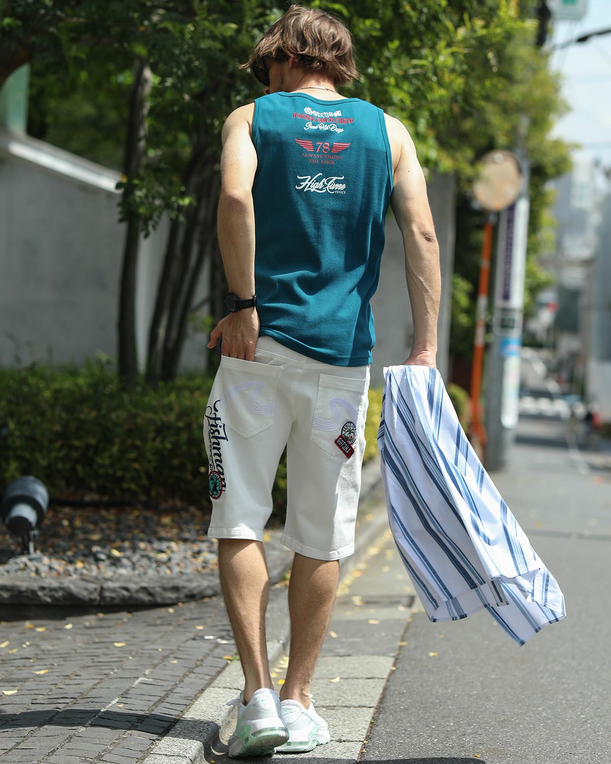 エメラルドグリーン：183cm/70kg(Lサイズ着用)