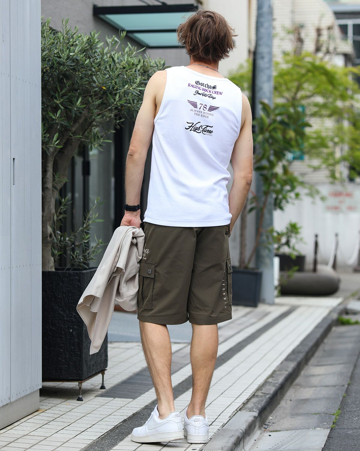 ホワイト：183cm/70kg(Lサイズ着用)