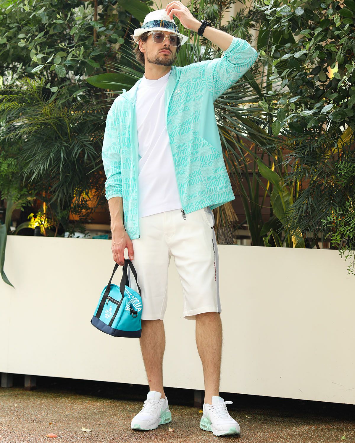 ホワイト：183cm/70kg(Lサイズ着用)