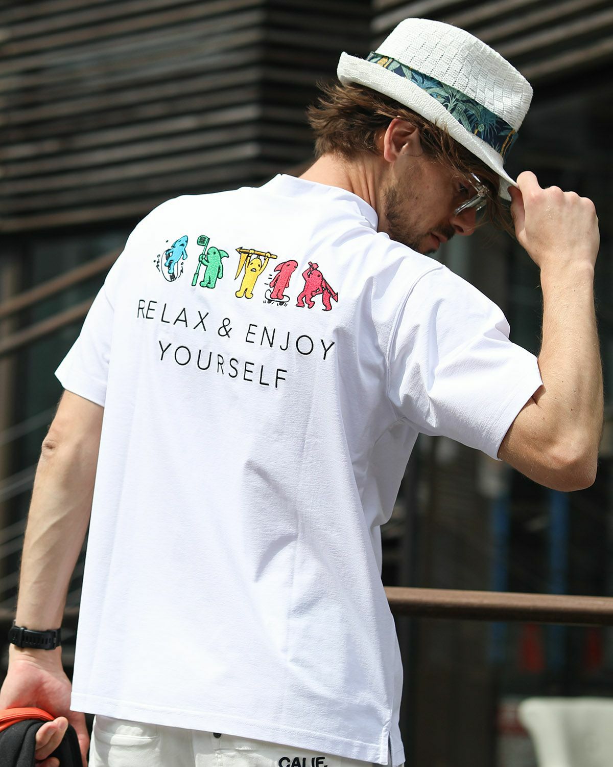 ホワイト：183cm/70kg(Lサイズ着用)