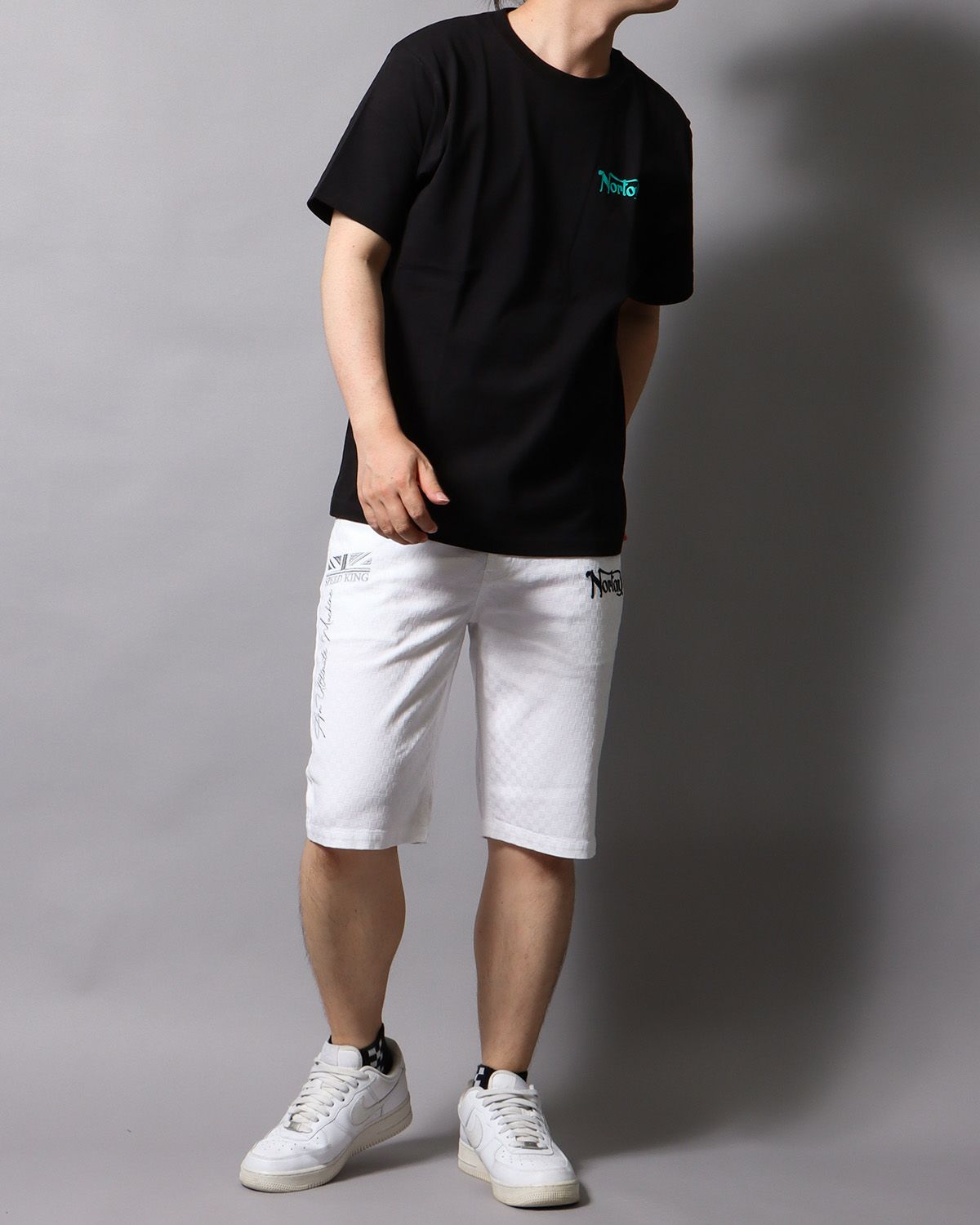 ホワイト：178cm/75kg(Lサイズ着用)