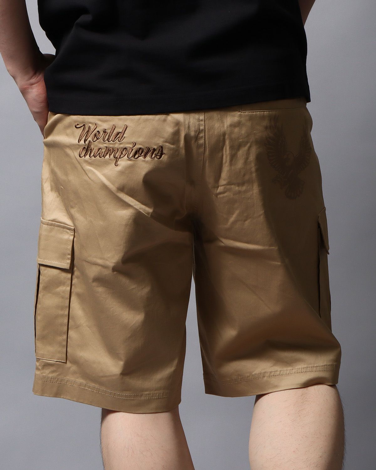 ベージュ：178cm/75kg(Lサイズ着用)