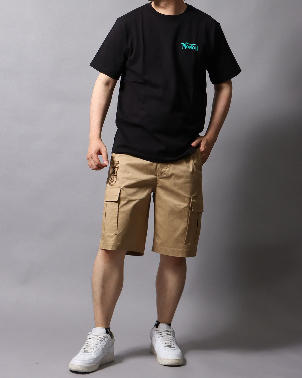 ベージュ：178cm/75kg(Lサイズ着用)