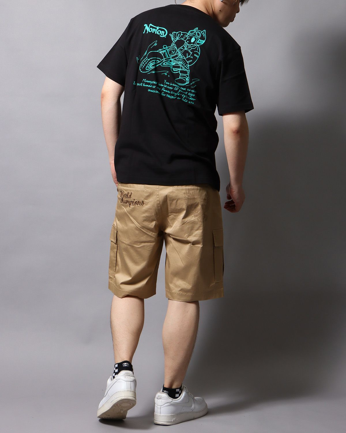 ベージュ：178cm/75kg(Lサイズ着用)