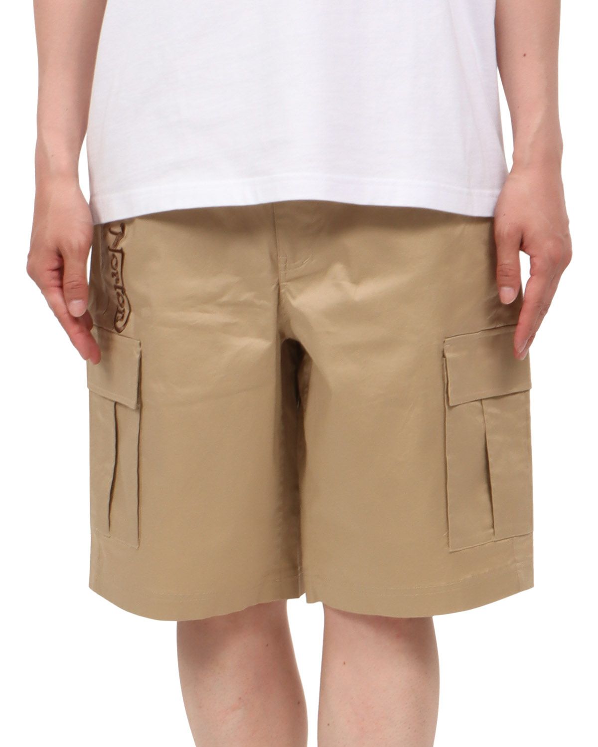 ベージュ：174cm62kg(Lサイズ着用)