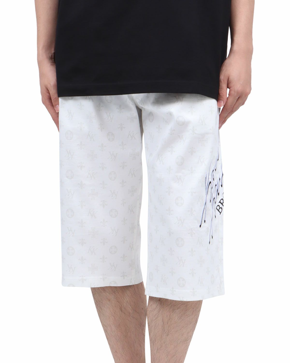 ホワイト：173cm63kg(Lサイズ着用)