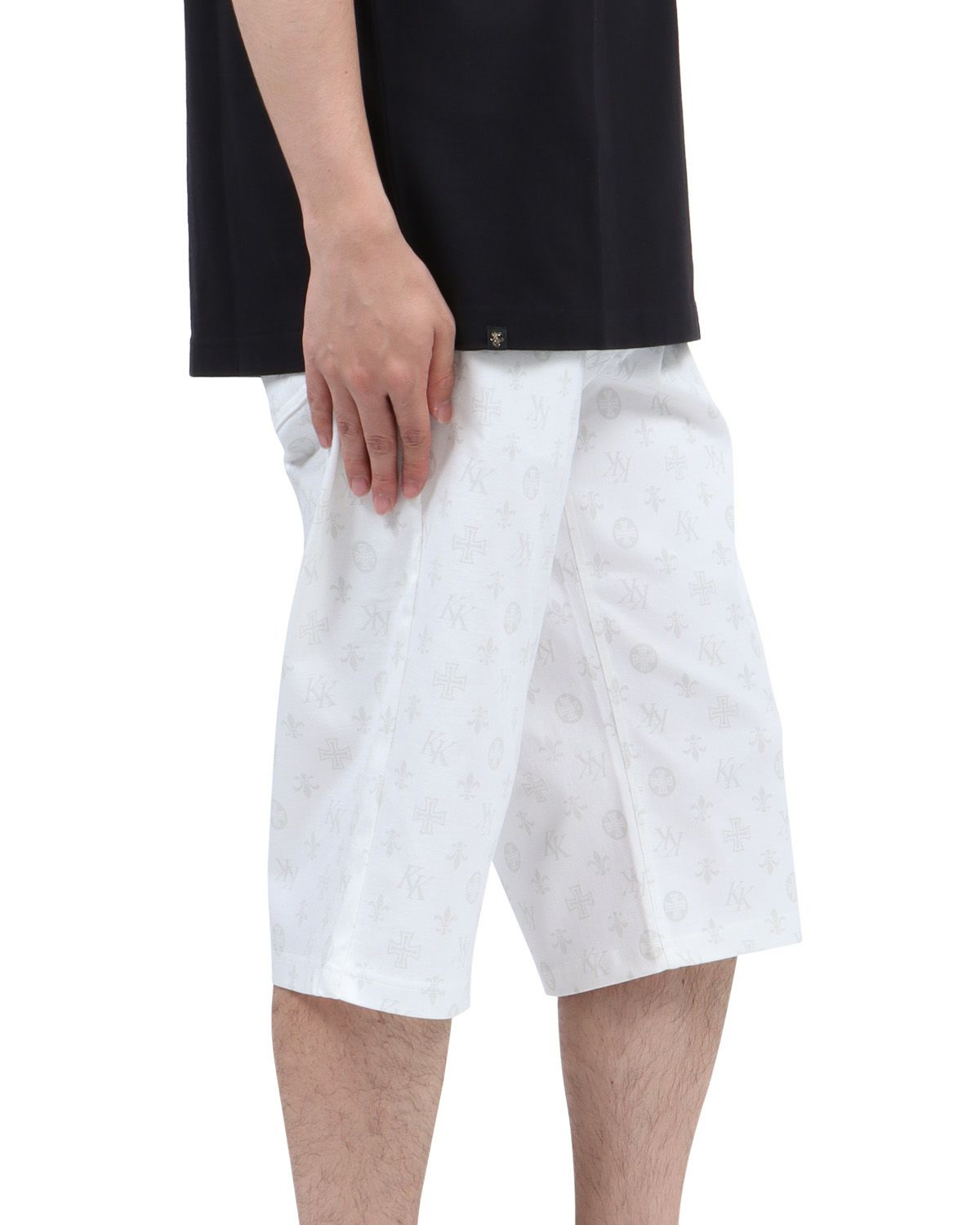 ホワイト：173cm63kg(Lサイズ着用)