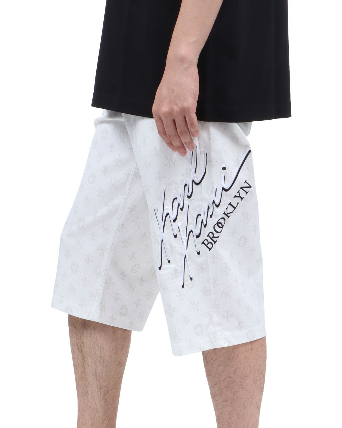 ホワイト：173cm63kg(Lサイズ着用)