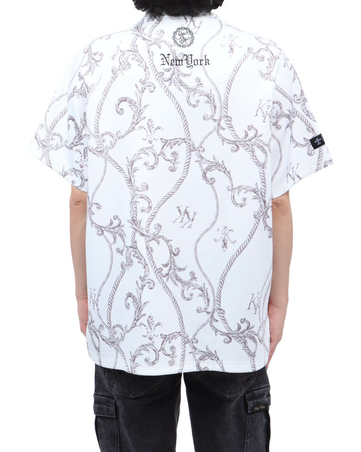 ホワイト：173cm63kg(Lサイズ着用)