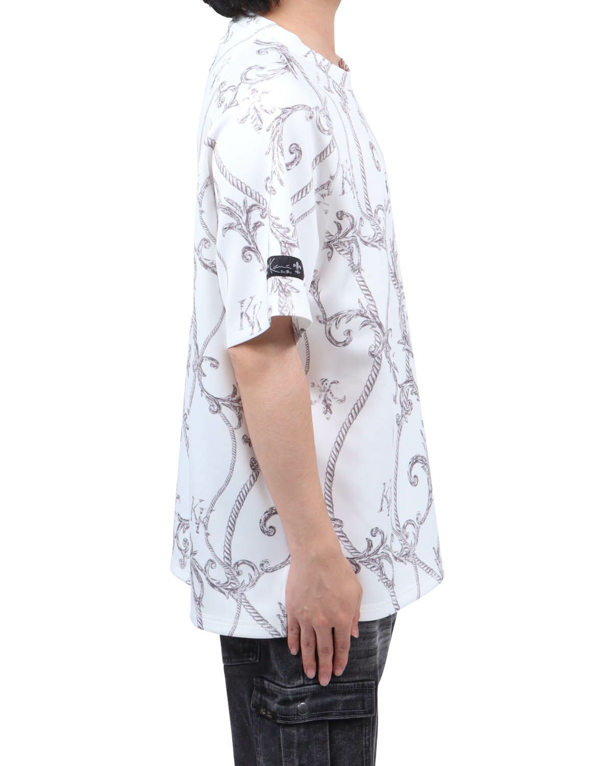 ホワイト：173cm63kg(Lサイズ着用)