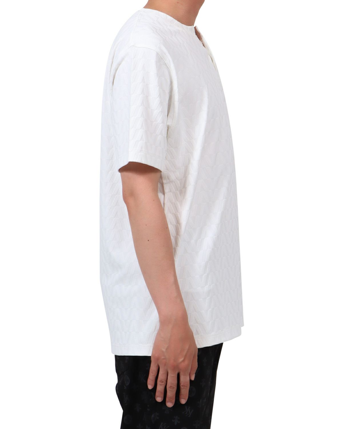 ホワイト：174cm62kg(Lサイズ着用)