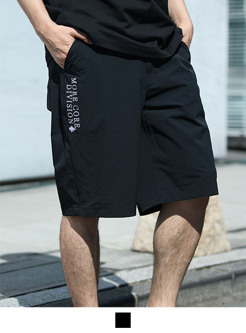 ブラック:173cm/63kg(Lサイズ着用)