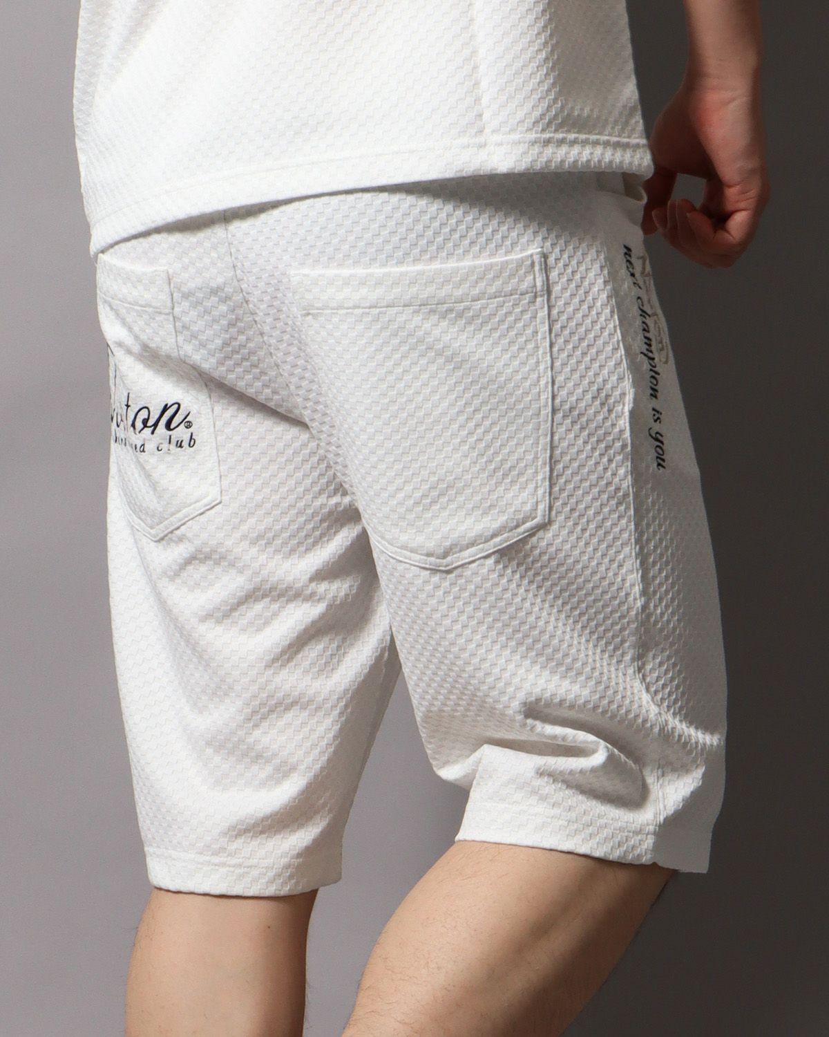 ホワイト：178cm/75kg(Lサイズ着用)