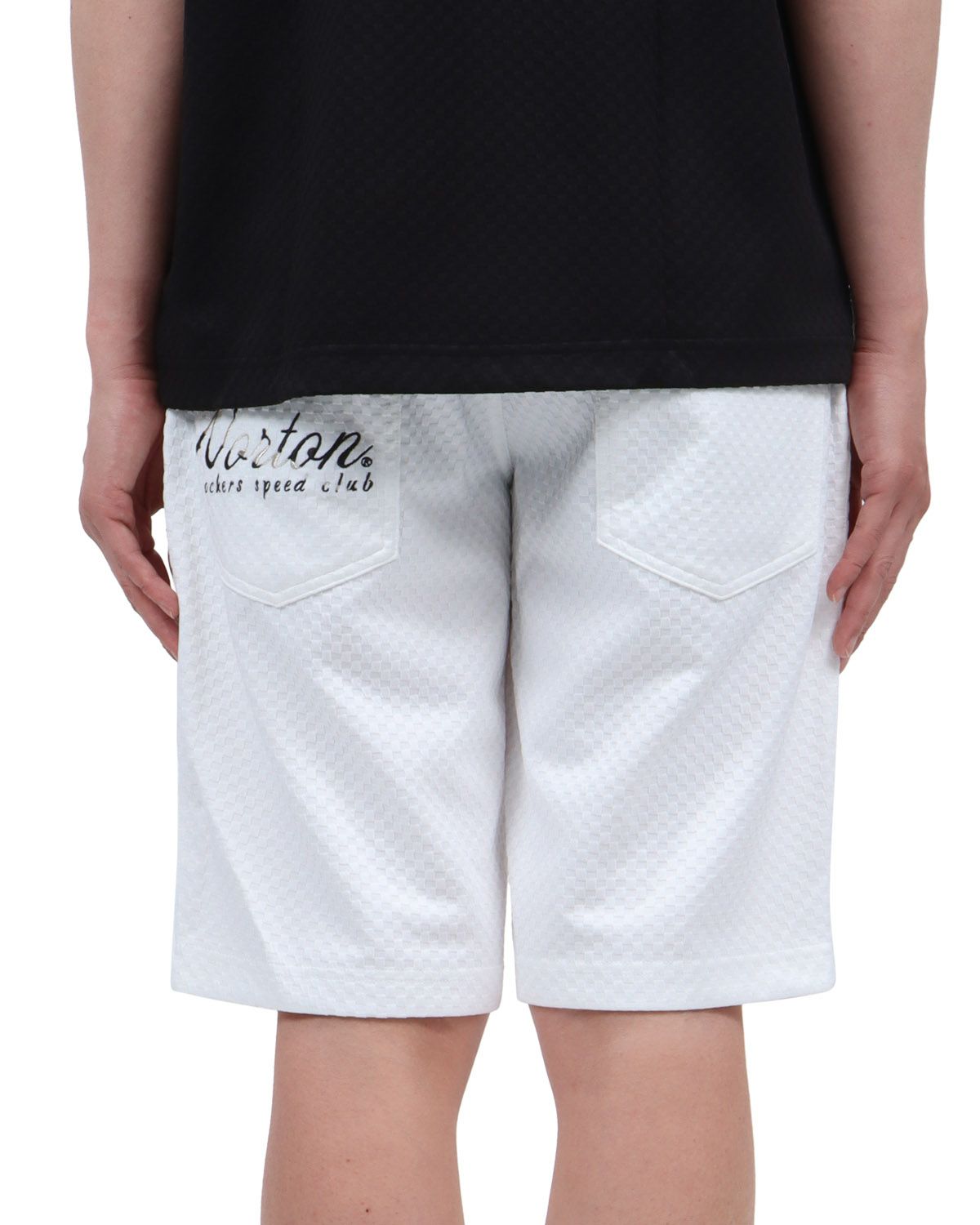 ホワイト：174cm62kg(Mサイズ着用)