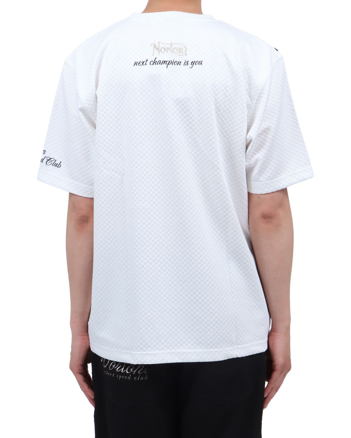 ホワイト：174cm62kg(Lサイズ着用)