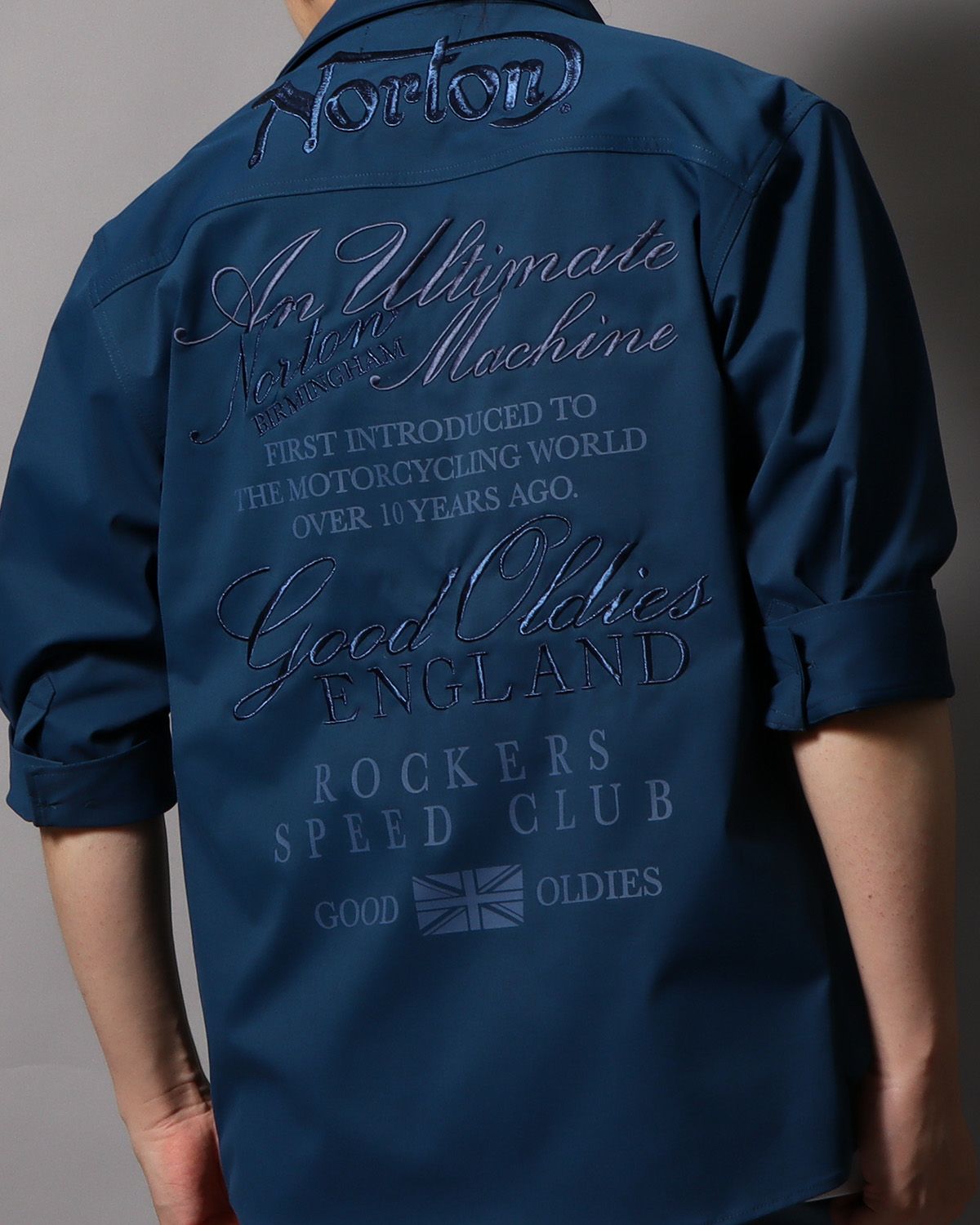 ブルー：178cm/75kg(Lサイズ着用)