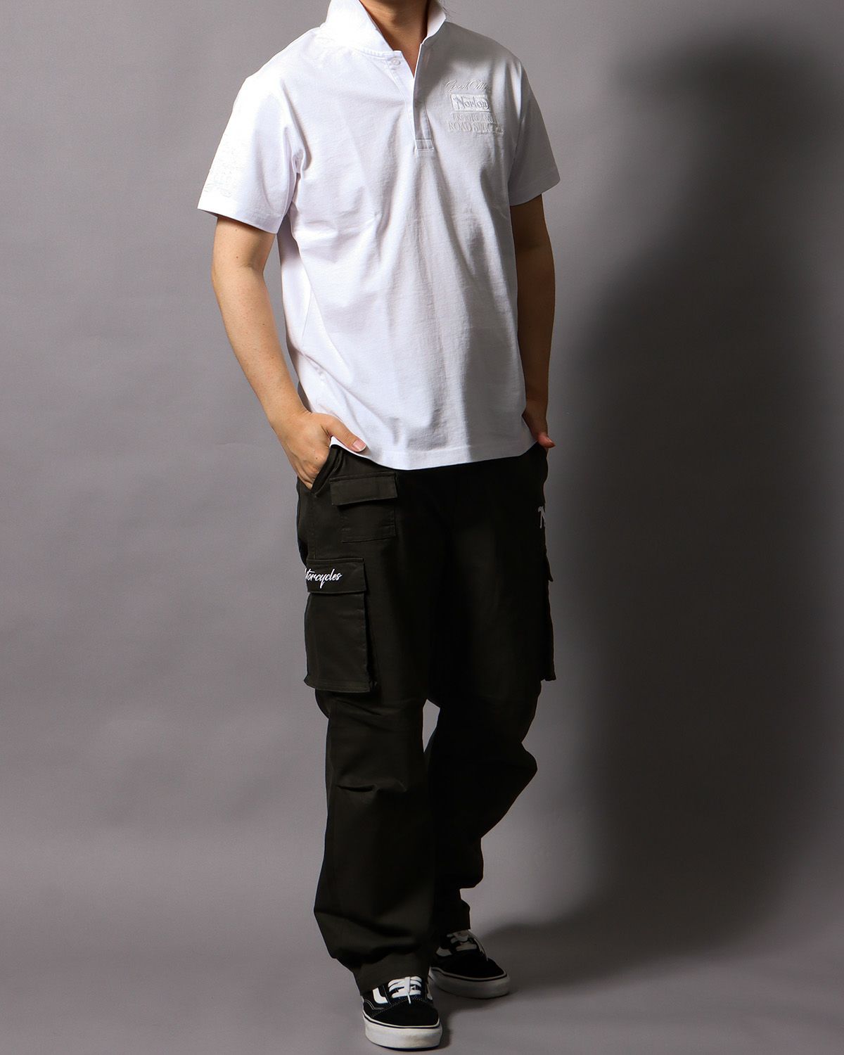 ホワイト：178cm/75kg(Lサイズ着用)