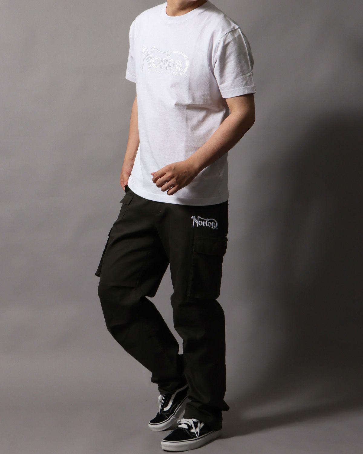 ホワイト：178cm/75kg(Lサイズ着用)