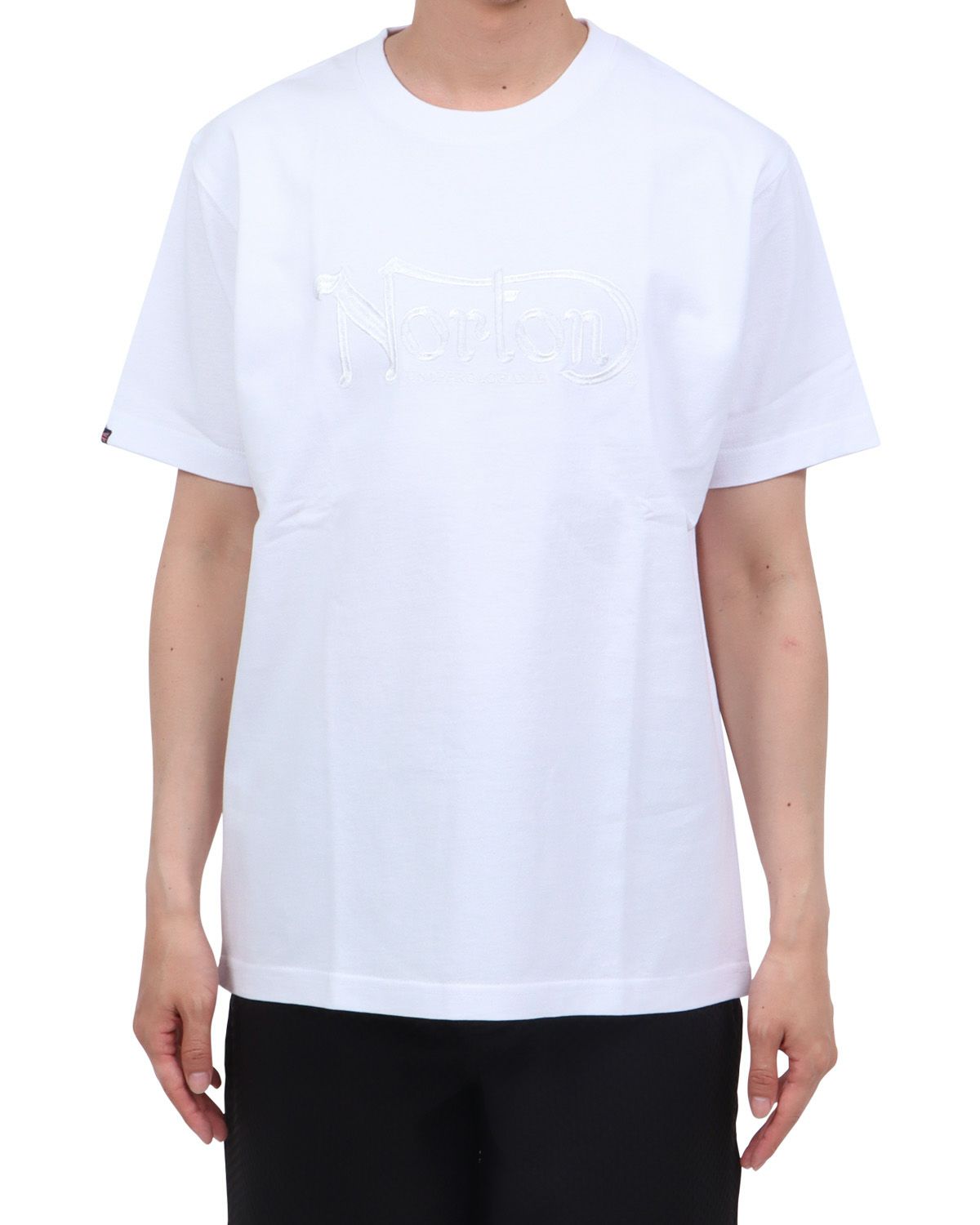 ホワイト：174cm62kg(Lサイズ着用)