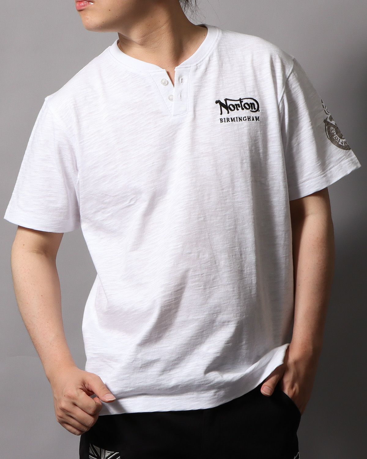 ホワイト：178cm/75kg(Lサイズ着用)