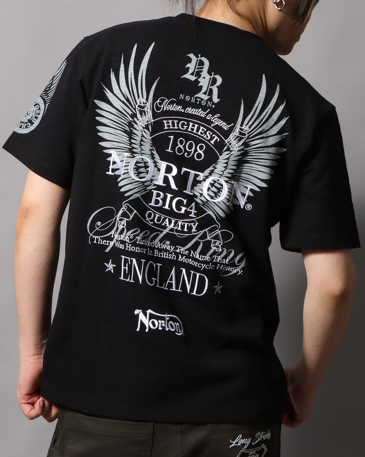 ブラック：178cm/75kg(Lサイズ着用)