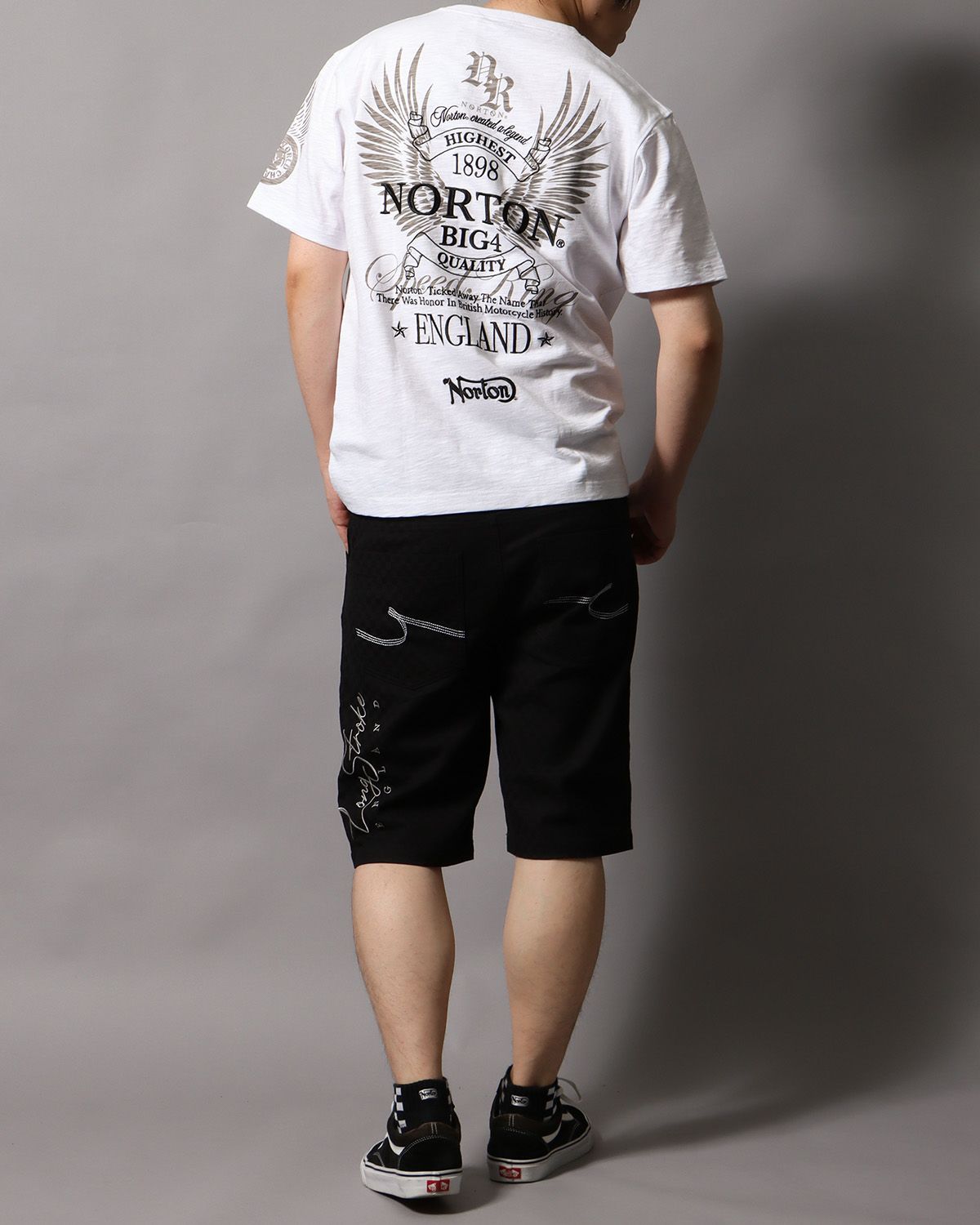 ホワイト：178cm/75kg(Lサイズ着用)