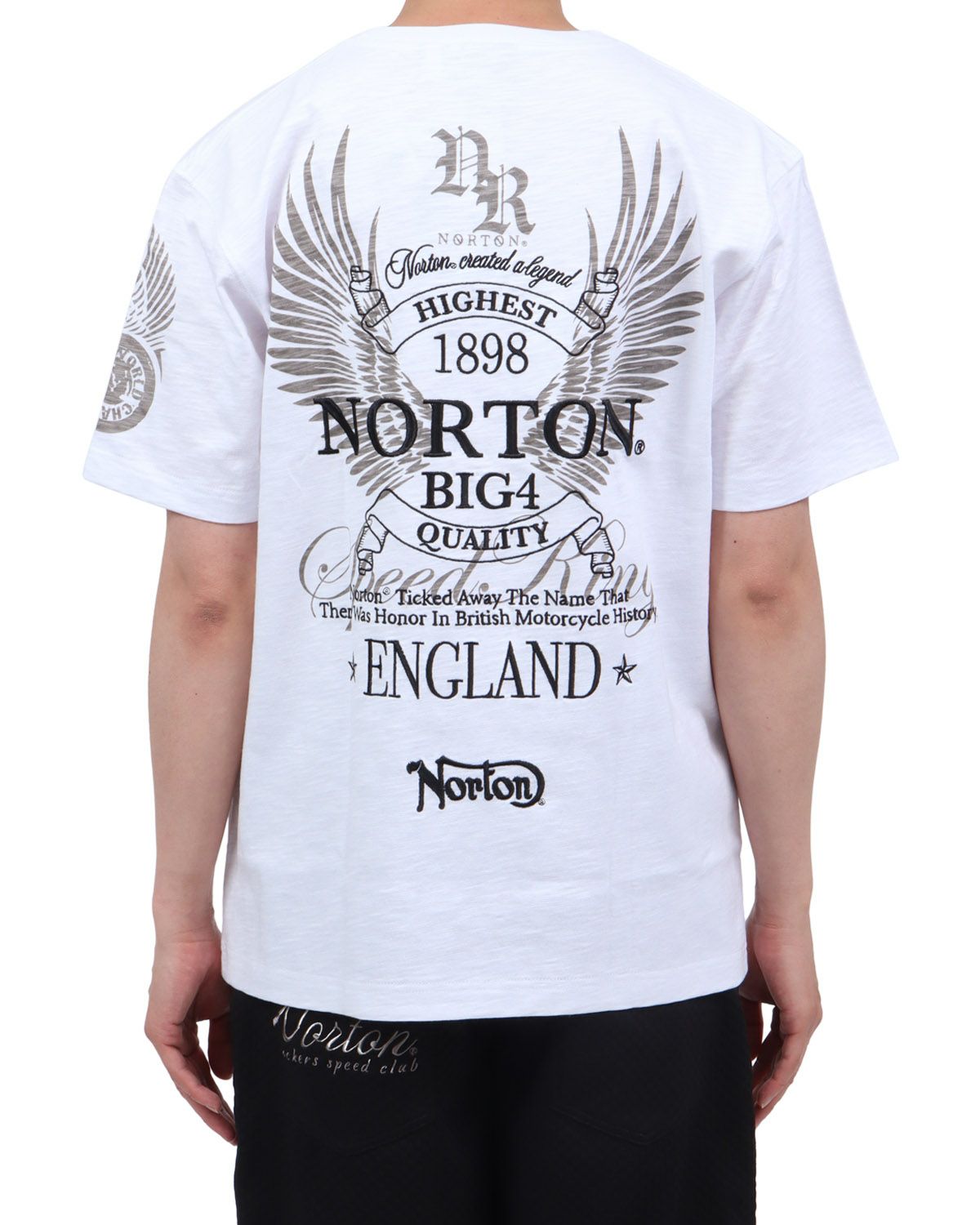 ホワイト：174cm62kg(Lサイズ着用)