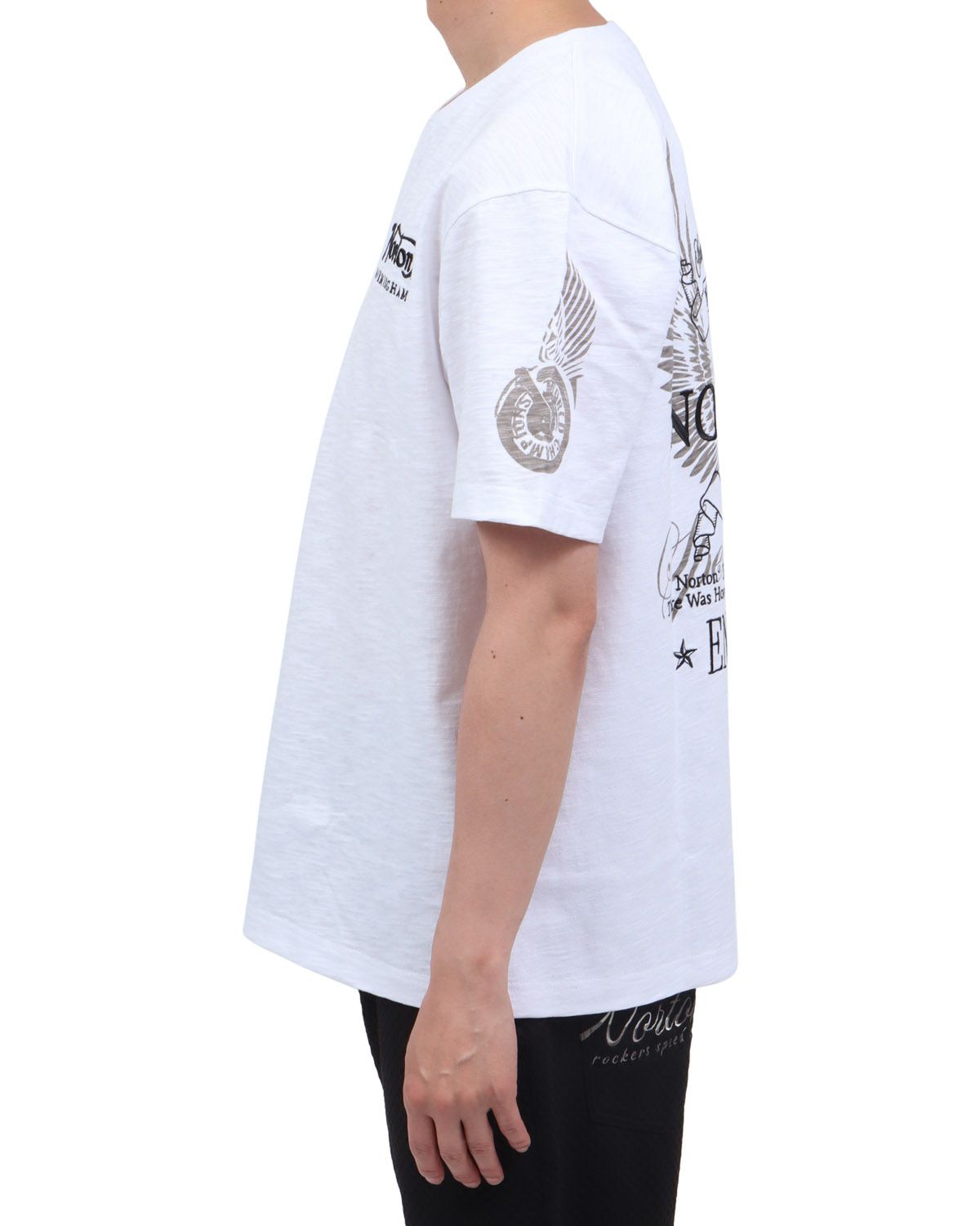 ホワイト：174cm62kg(Lサイズ着用)