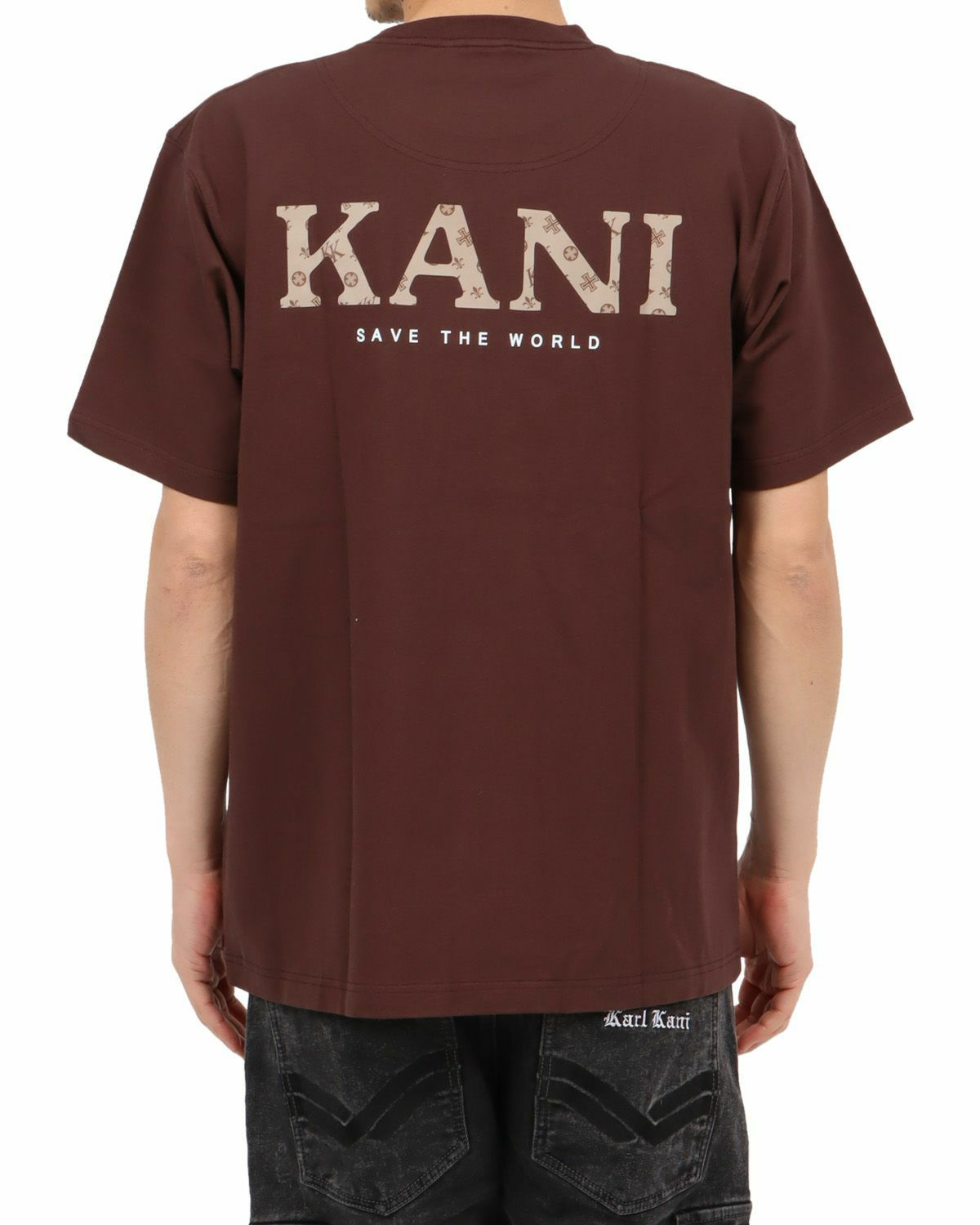 チョコレート：180cm67㎏(Lサイズ着用)