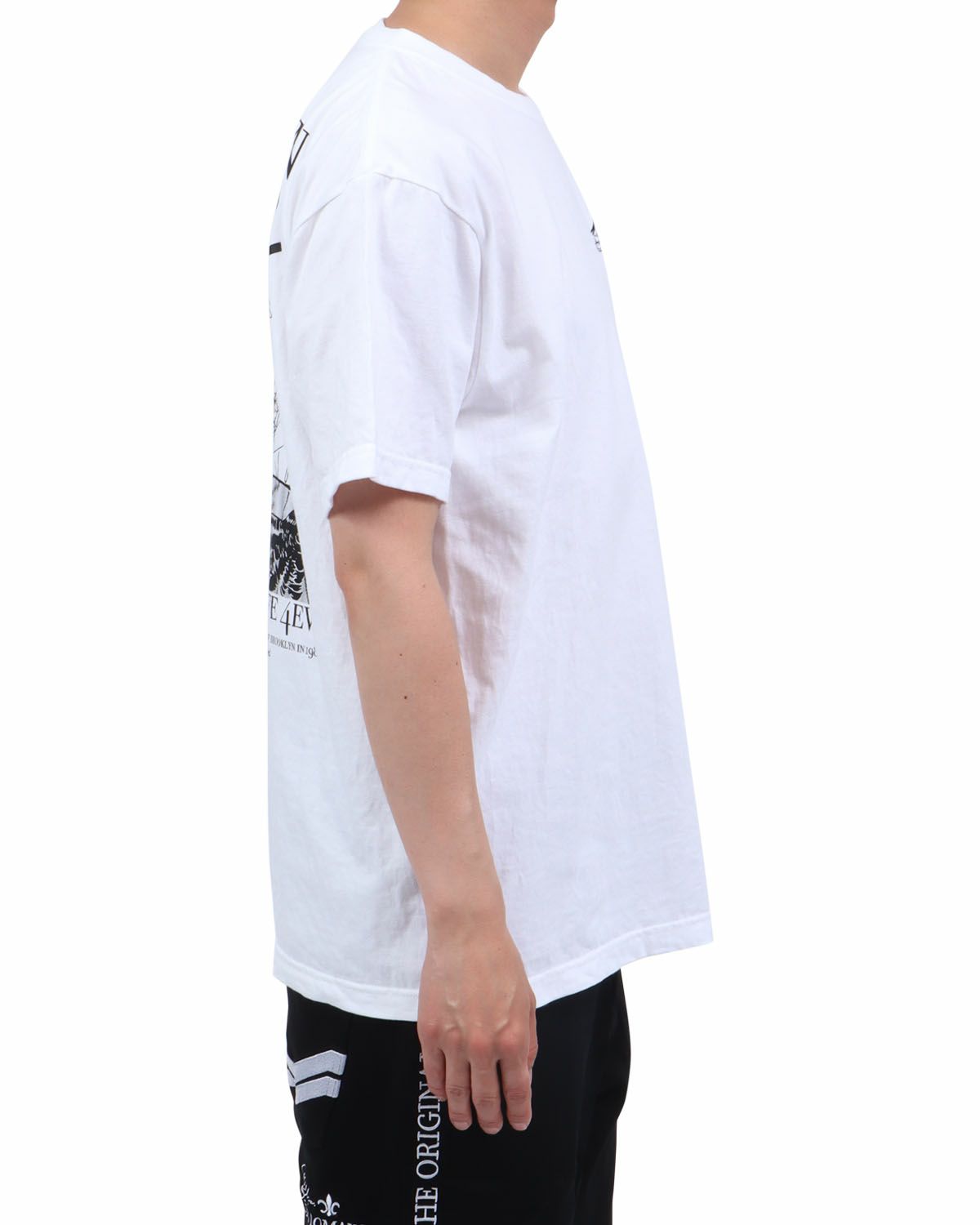 ホワイト：174cm62kg(Lサイズ着用)