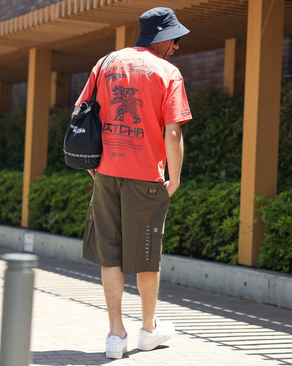 オレンジ：183cm/70kg(Lサイズ着用)