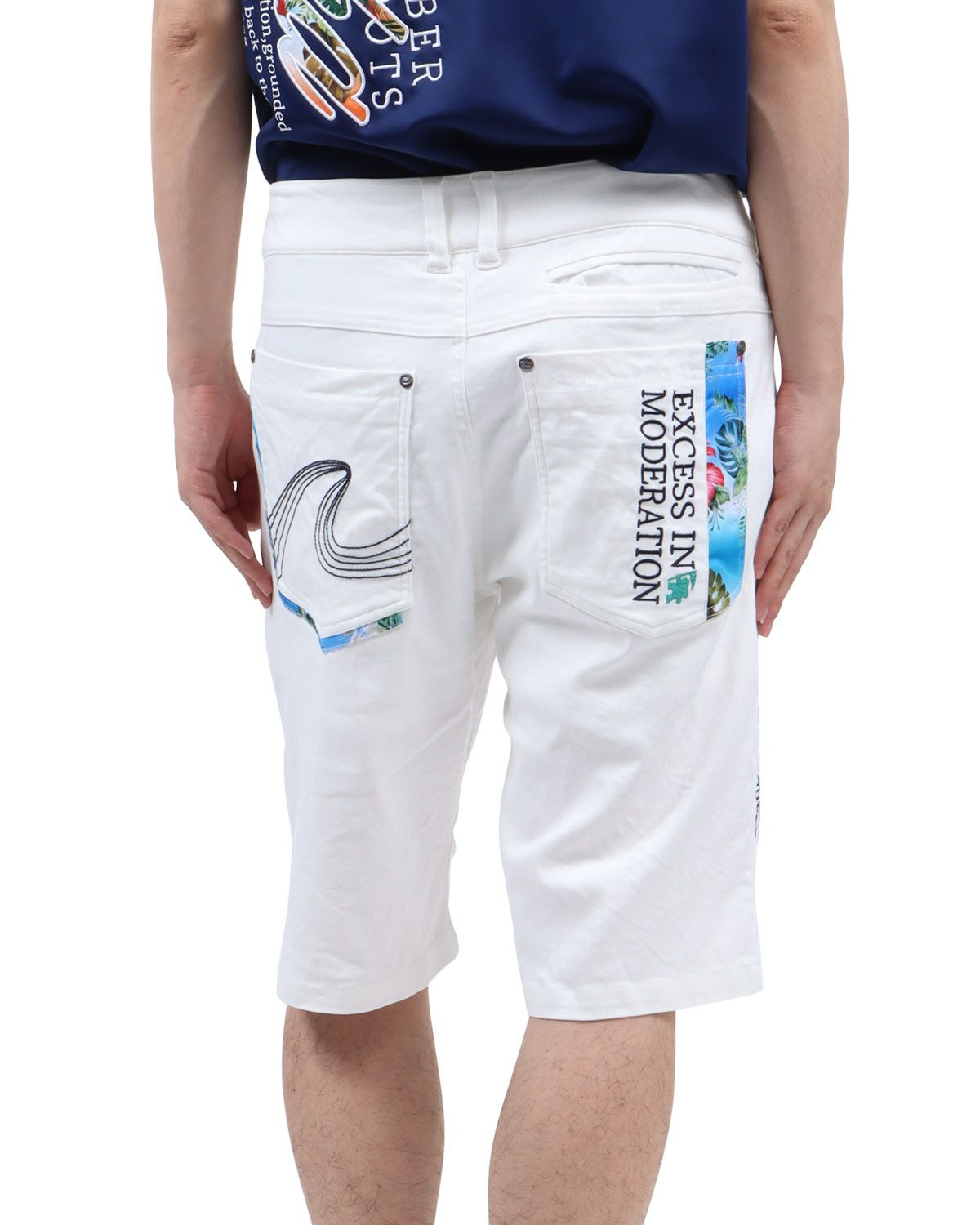 ホワイト：173cm63kg(Lサイズ着用)