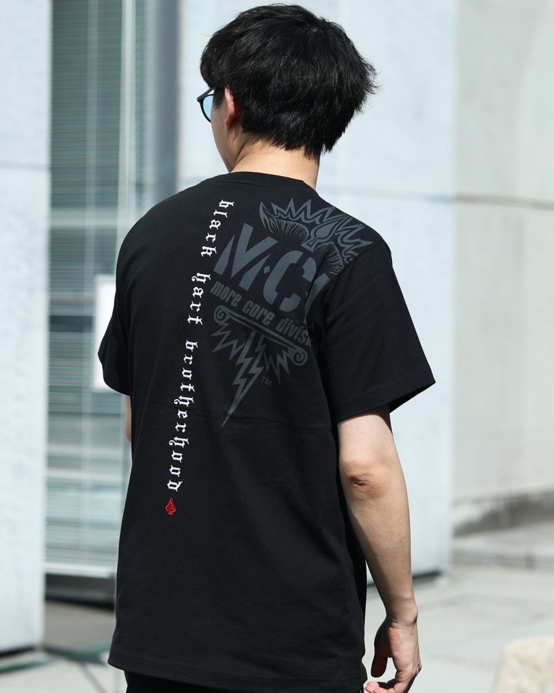 光をまとったTシャツ、誕生 RHINESTONE – PEET ONLINE STORE