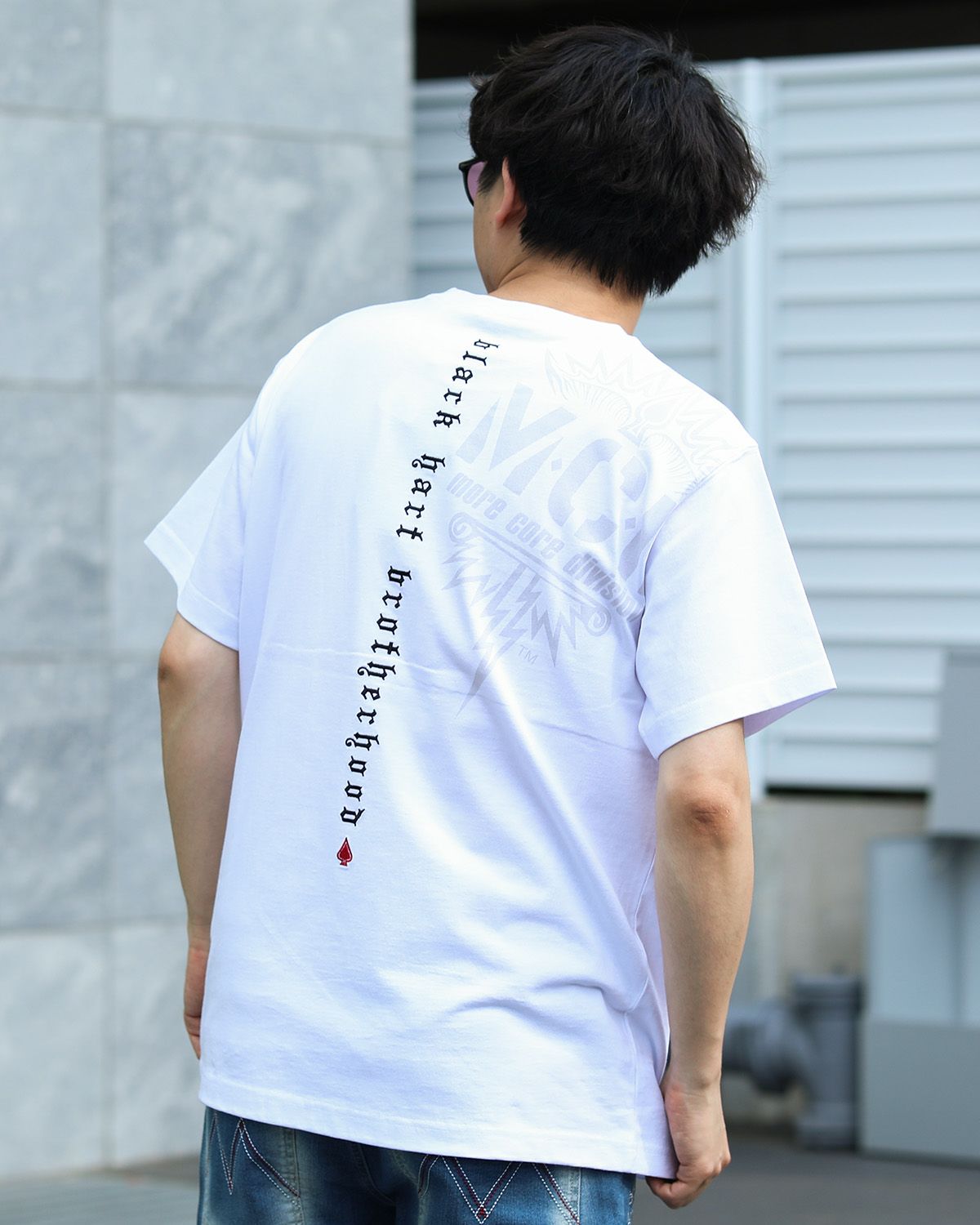 ホワイト:173cm/63kg(Lサイズ着用)