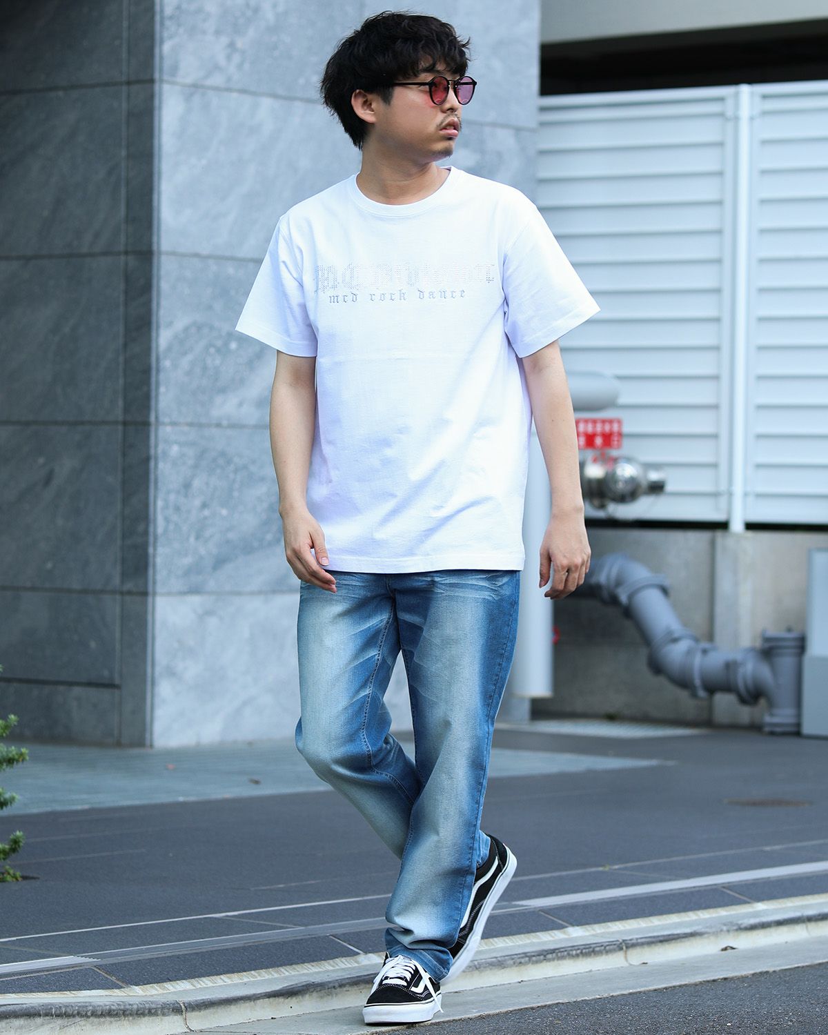 ホワイト:173cm/63kg(Lサイズ着用)