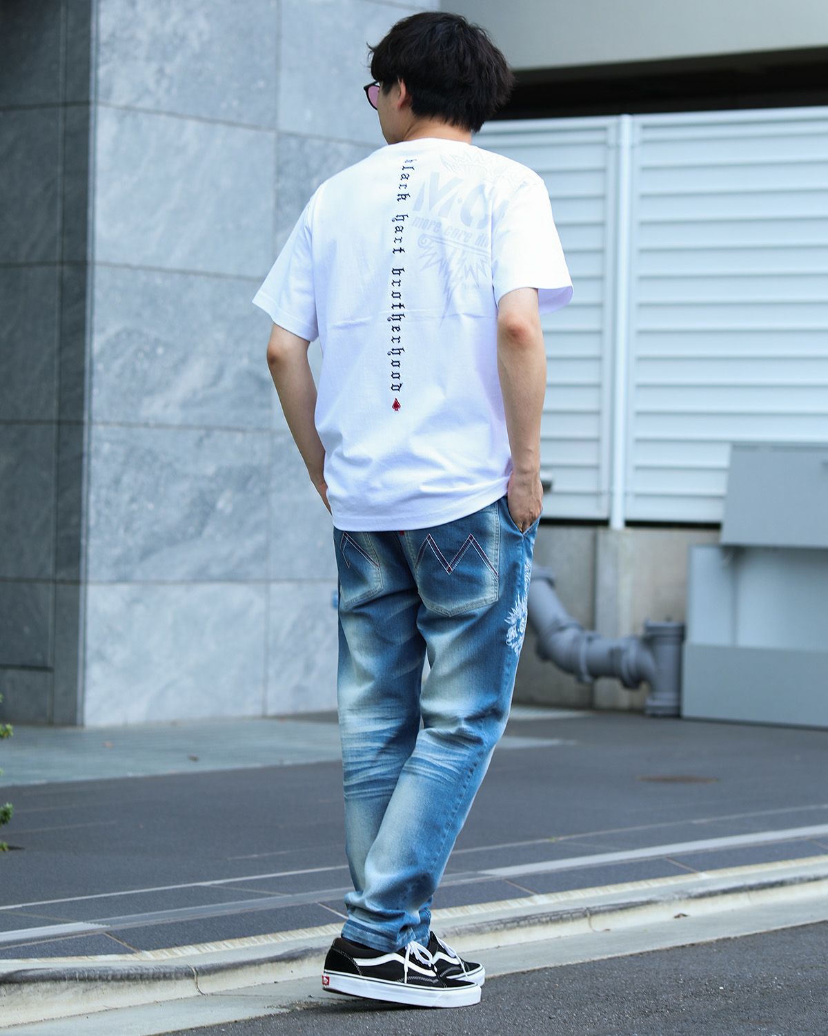 ホワイト:173cm/63kg(Lサイズ着用)