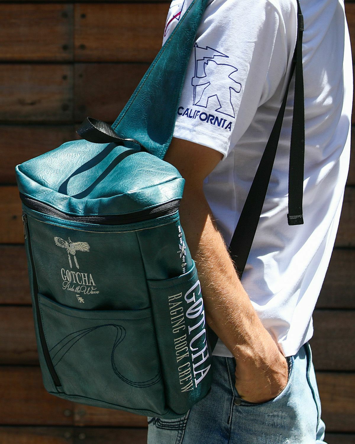 エメラルドグリーン